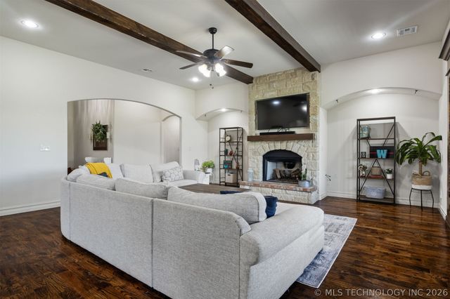 5100 E Hickory Bluff Drive, Claremore, OK 74019