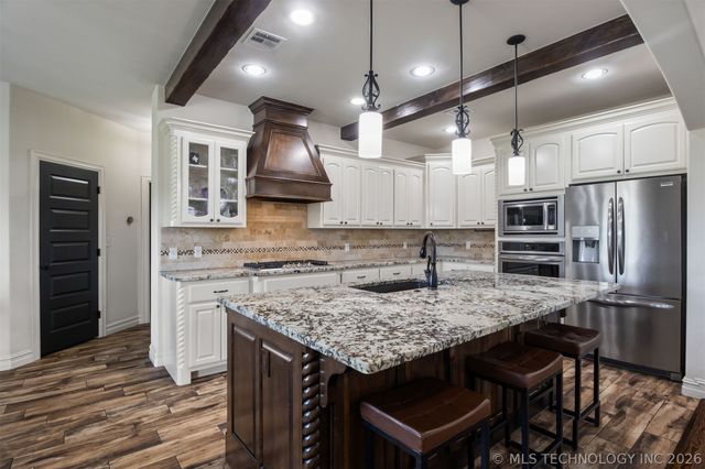 5100 E Hickory Bluff Drive, Claremore, OK 74019