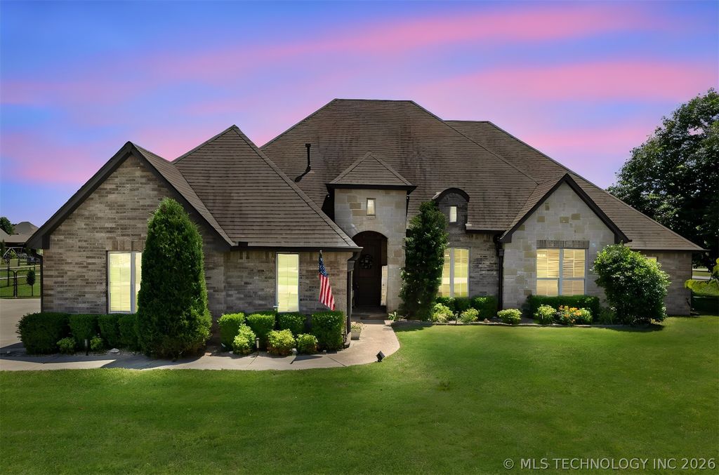 5100 E Hickory Bluff Drive, Claremore, OK 74019
