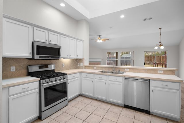 917 Circle View Lane, Denton, TX 76210