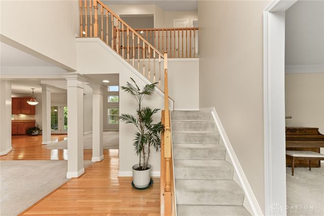 9764 Olde Georgetown Way, Centerville, OH 45458