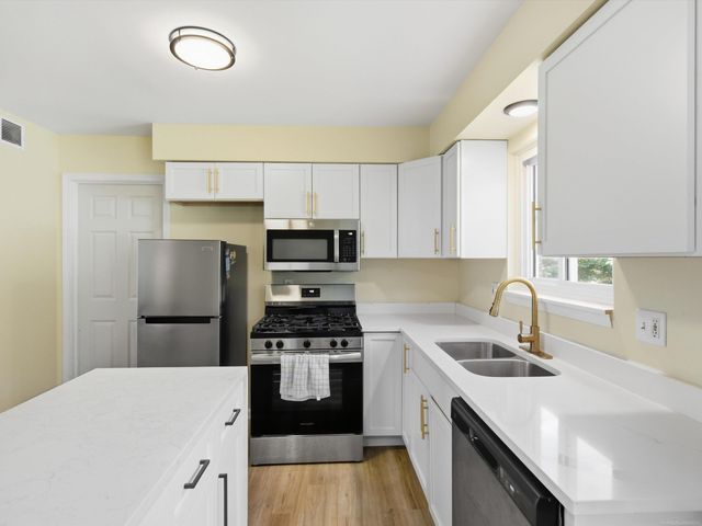 22483 Sunnydale Street, Saint Clair Shores, MI 48081
