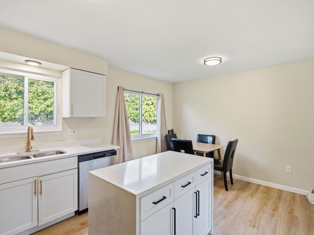 22483 Sunnydale Street, Saint Clair Shores, MI 48081