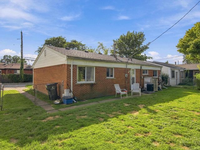 22483 Sunnydale Street, Saint Clair Shores, MI 48081