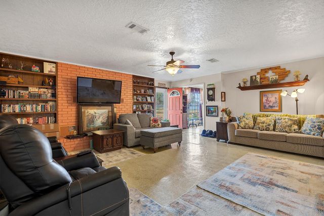 7760 Laurie Lane, Lumberton, TX 77657