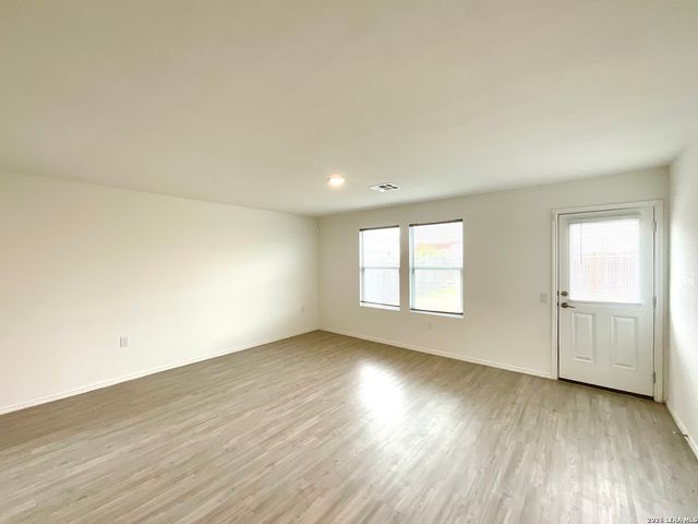 615 Bean Bend, San Antonio, TX 78221