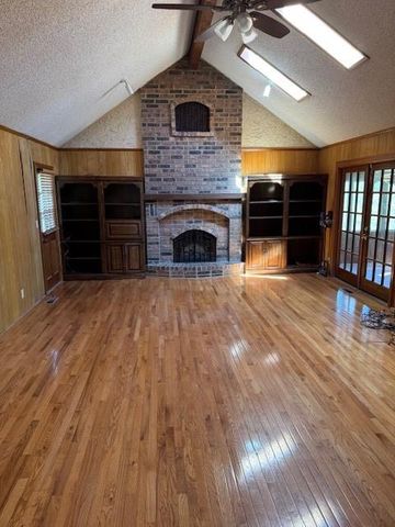 19220 W 87th Lane, Lenexa, KS 66220