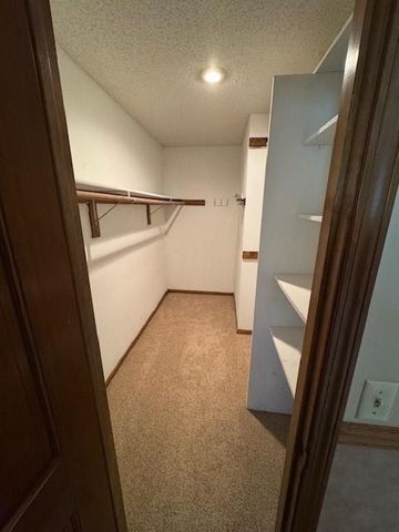 19220 W 87th Lane, Lenexa, KS 66220