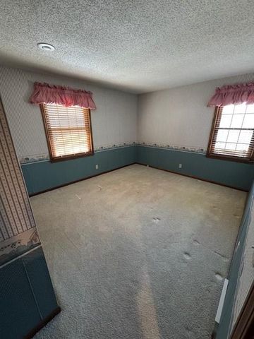 19220 W 87th Lane, Lenexa, KS 66220