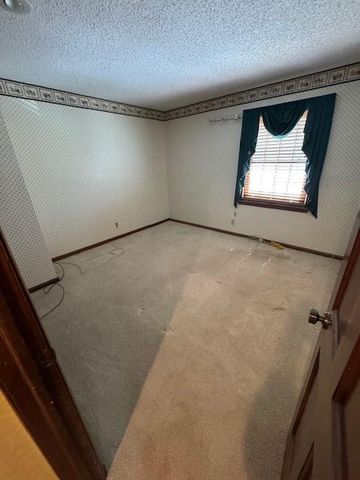 19220 W 87th Lane, Lenexa, KS 66220