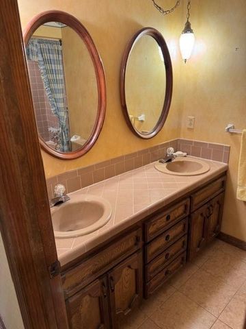19220 W 87th Lane, Lenexa, KS 66220