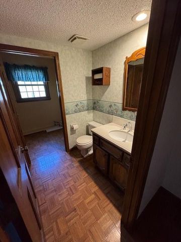 19220 W 87th Lane, Lenexa, KS 66220