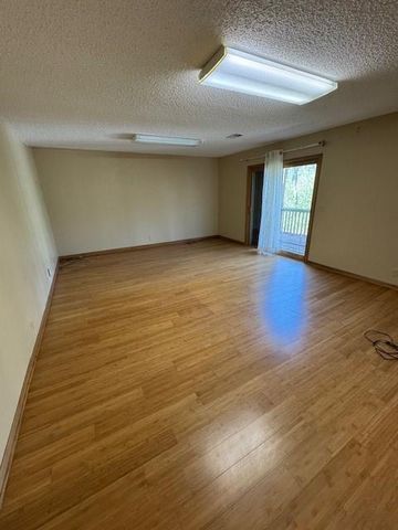 19220 W 87th Lane, Lenexa, KS 66220