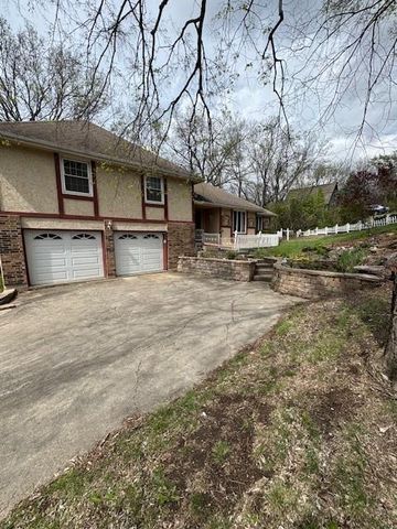 19220 W 87th Lane, Lenexa, KS 66220