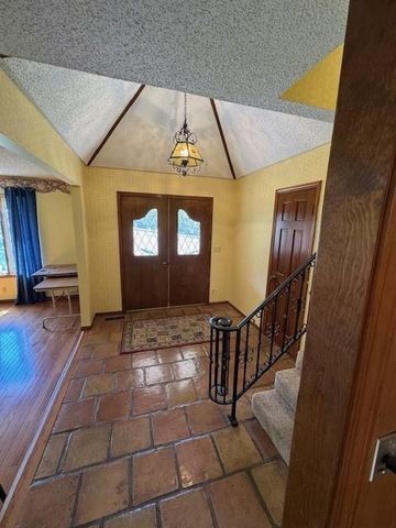 19220 W 87th Lane, Lenexa, KS 66220