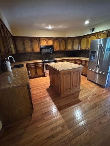 19220 W 87th Lane, Lenexa, KS 66220