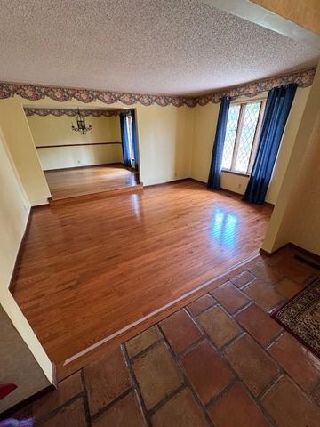19220 W 87th Lane, Lenexa, KS 66220