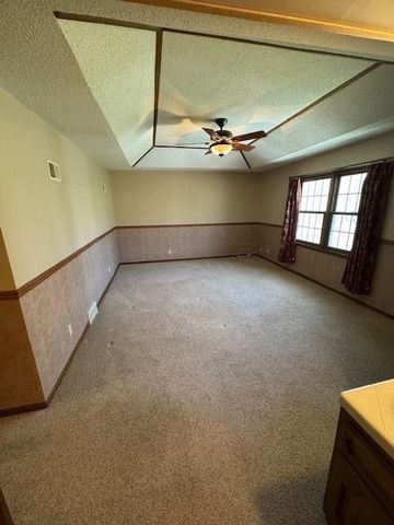 19220 W 87th Lane, Lenexa, KS 66220