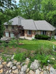 19220 W 87th Lane, Lenexa, KS 66220