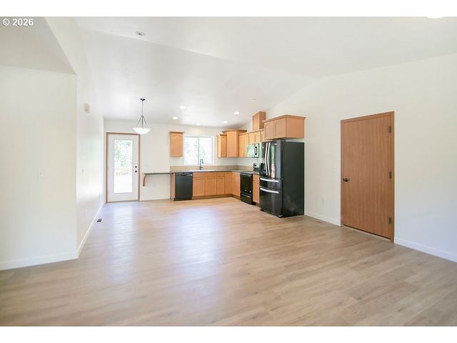 91537 Oklahoma Hill Dr, Clatskanie, OR 97016