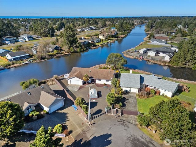 643 Quinault Avenue SE, Ocean Shores, WA 98569