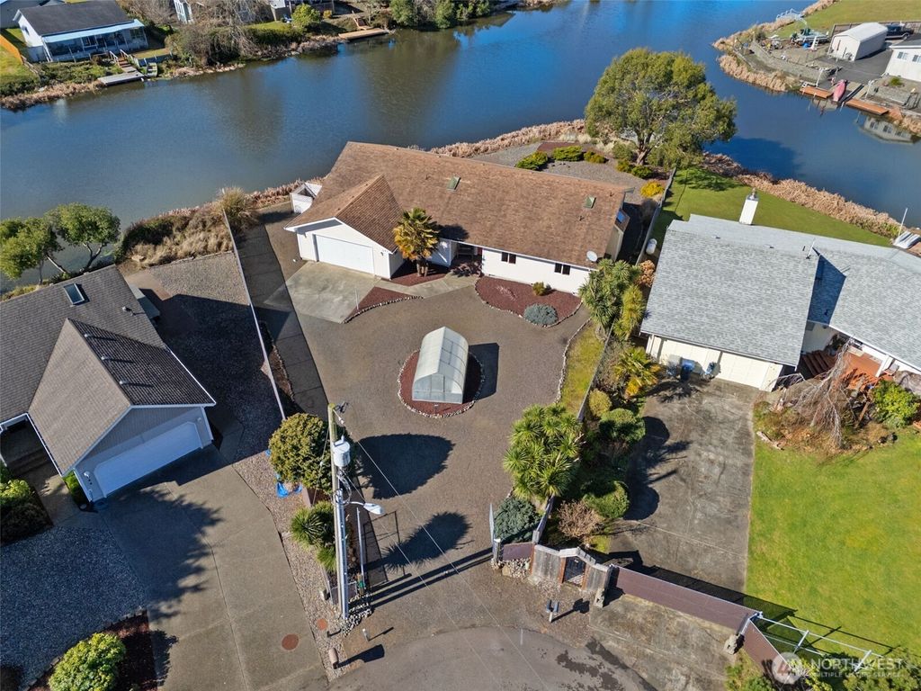 643 Quinault Avenue SE, Ocean Shores, WA 98569