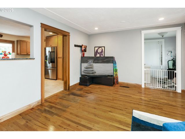 1530 Nw JEFFERSON St, Roseburg, OR 97471