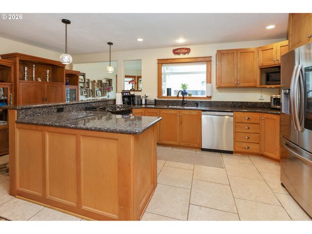 1530 Nw JEFFERSON St, Roseburg, OR 97471