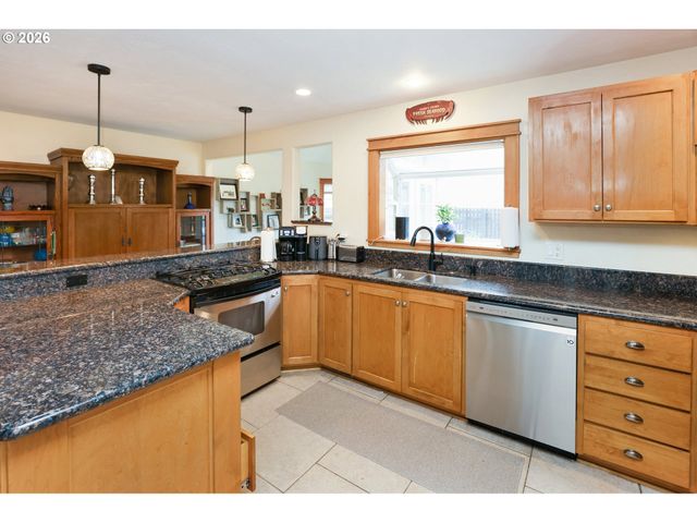 1530 Nw JEFFERSON St, Roseburg, OR 97471