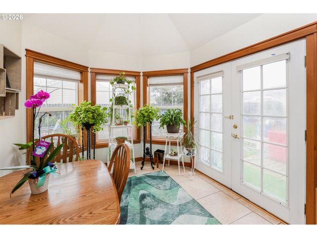 1530 Nw JEFFERSON St, Roseburg, OR 97471