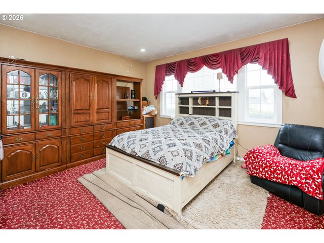 1530 Nw JEFFERSON St, Roseburg, OR 97471