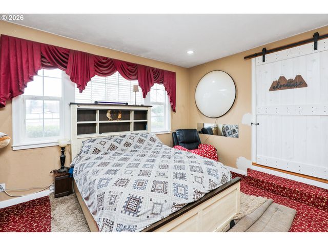 1530 Nw JEFFERSON St, Roseburg, OR 97471