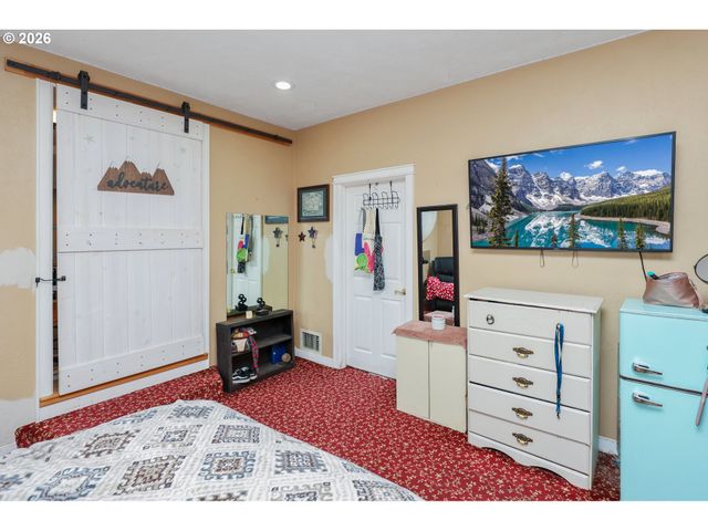 1530 Nw JEFFERSON St, Roseburg, OR 97471