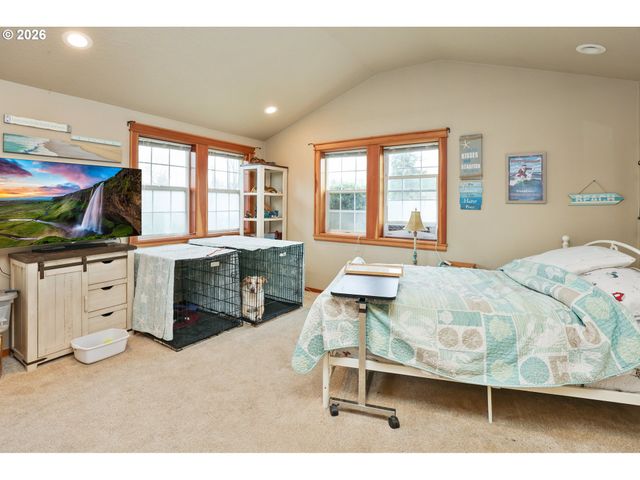 1530 Nw JEFFERSON St, Roseburg, OR 97471