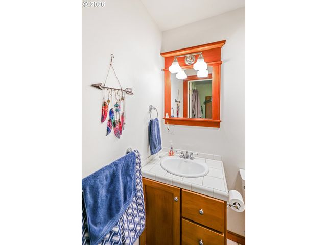 1530 Nw JEFFERSON St, Roseburg, OR 97471