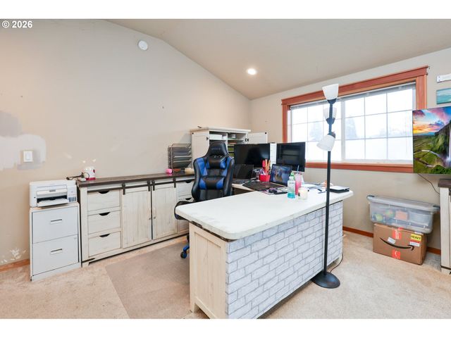 1530 Nw JEFFERSON St, Roseburg, OR 97471