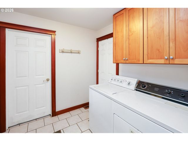 1530 Nw JEFFERSON St, Roseburg, OR 97471