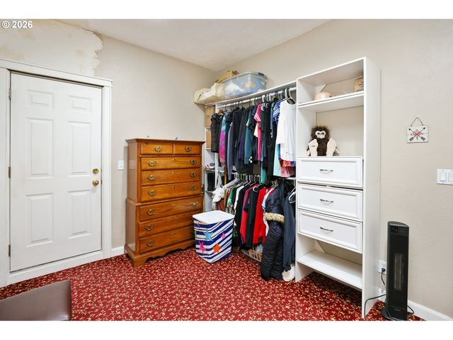 1530 Nw JEFFERSON St, Roseburg, OR 97471