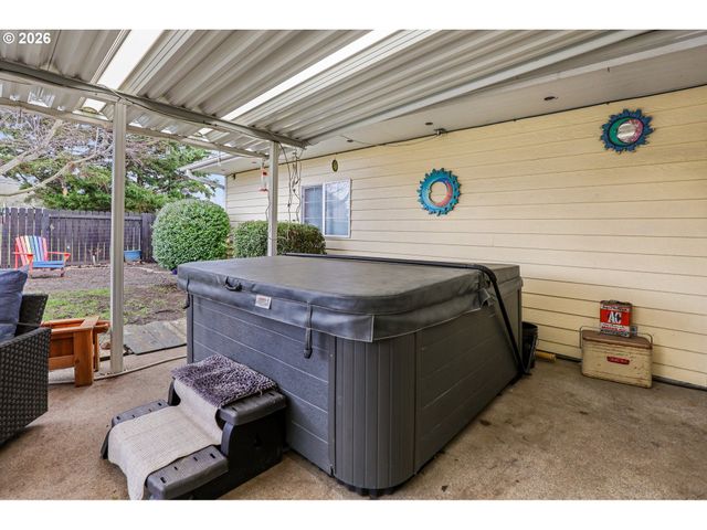 1530 Nw JEFFERSON St, Roseburg, OR 97471