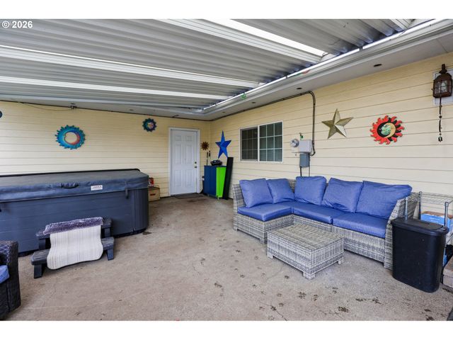 1530 Nw JEFFERSON St, Roseburg, OR 97471