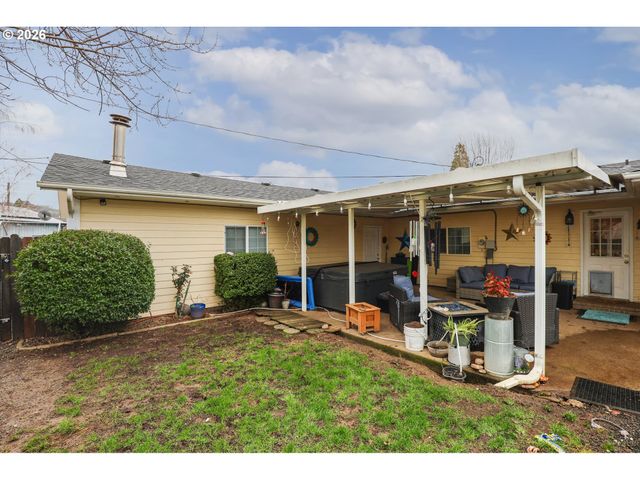 1530 Nw JEFFERSON St, Roseburg, OR 97471