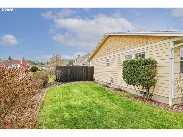 1530 Nw JEFFERSON St, Roseburg, OR 97471