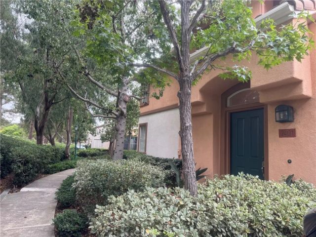 2401 Ladrillo Aisle, Irvine, CA 92606