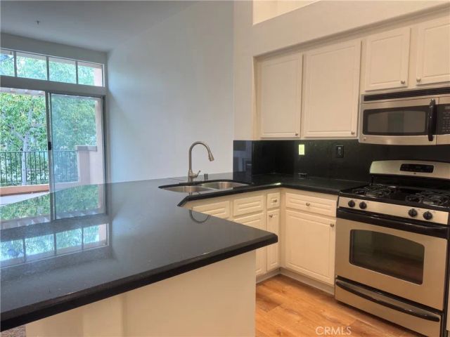 2401 Ladrillo Aisle, Irvine, CA 92606
