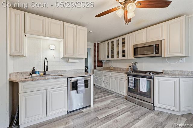 24248 Hayes Avenue, Eastpointe, MI 48021
