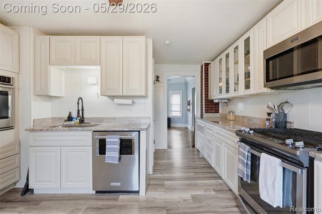 24248 Hayes Avenue, Eastpointe, MI 48021