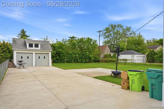 24248 Hayes Avenue, Eastpointe, MI 48021