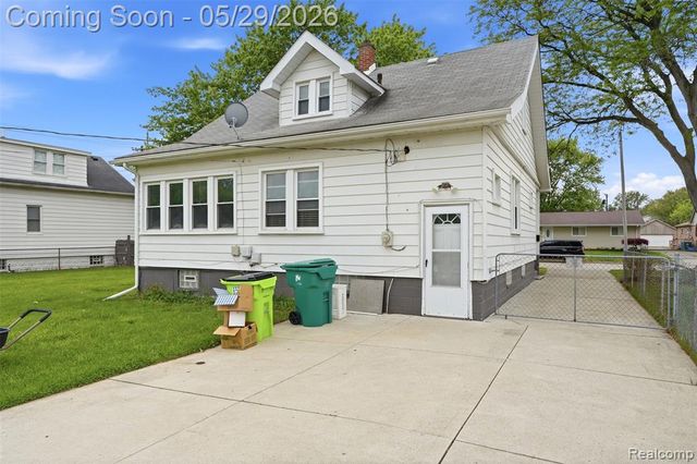 24248 Hayes Avenue, Eastpointe, MI 48021
