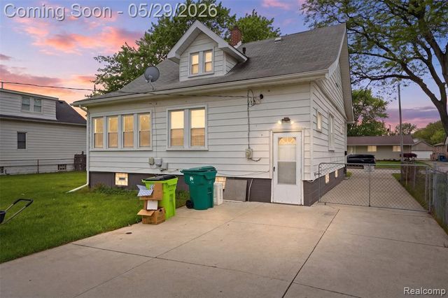 24248 Hayes Avenue, Eastpointe, MI 48021