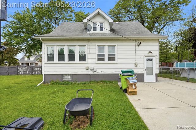 24248 Hayes Avenue, Eastpointe, MI 48021